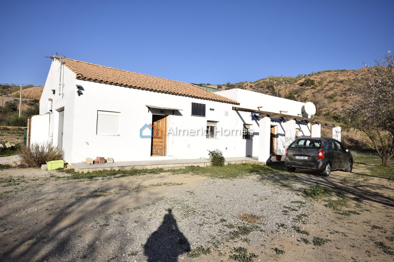 Villa in El Soriano - view 1