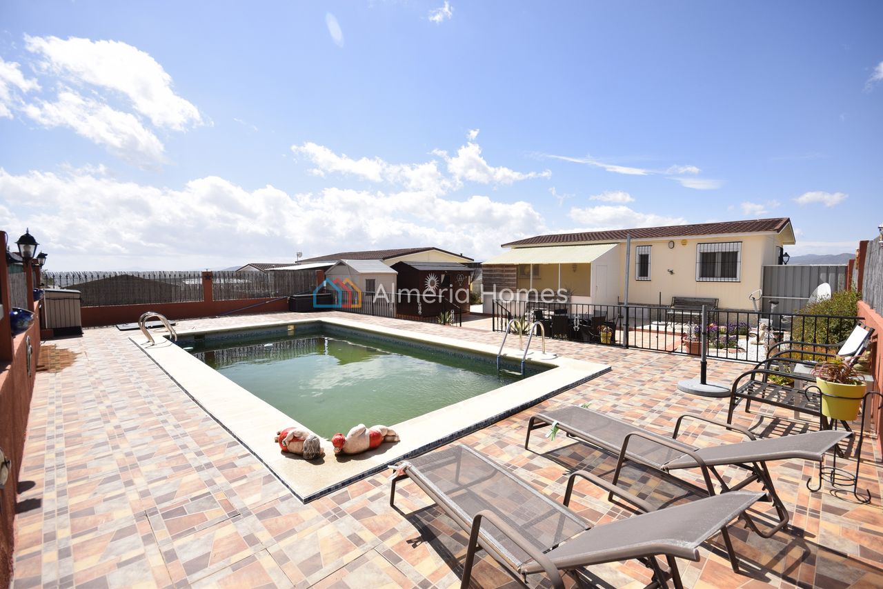 Villa in El Soriano - view 1