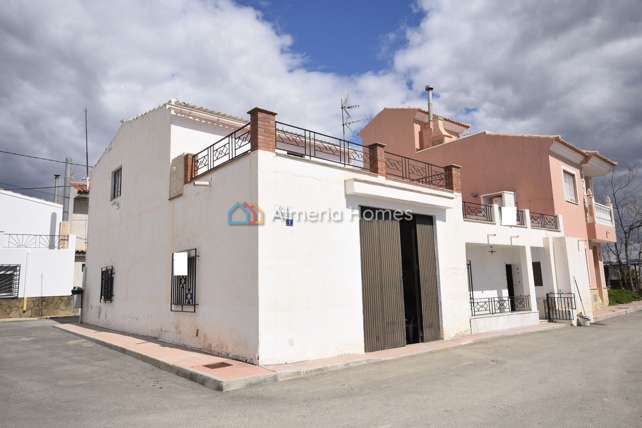 House in Santopetar - view 1