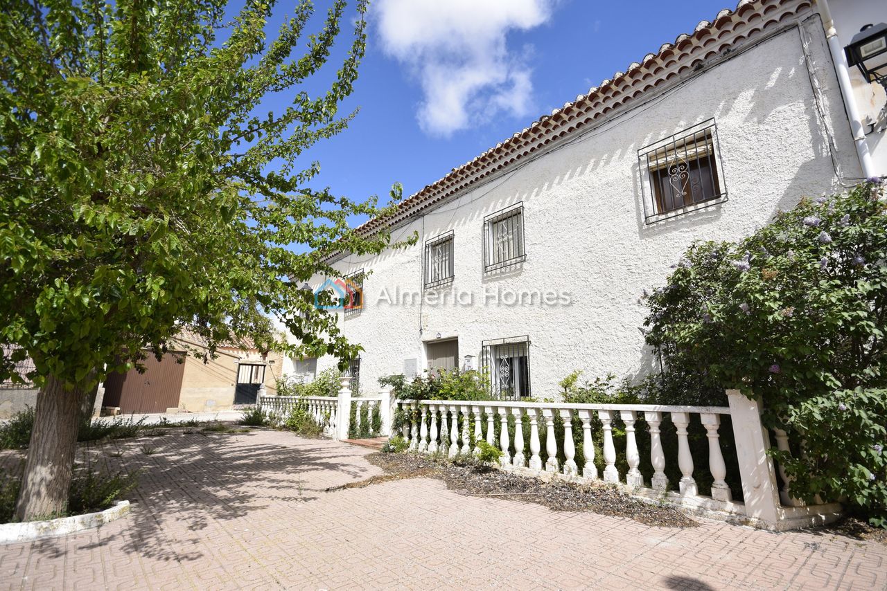 House in Chirivel - view 1