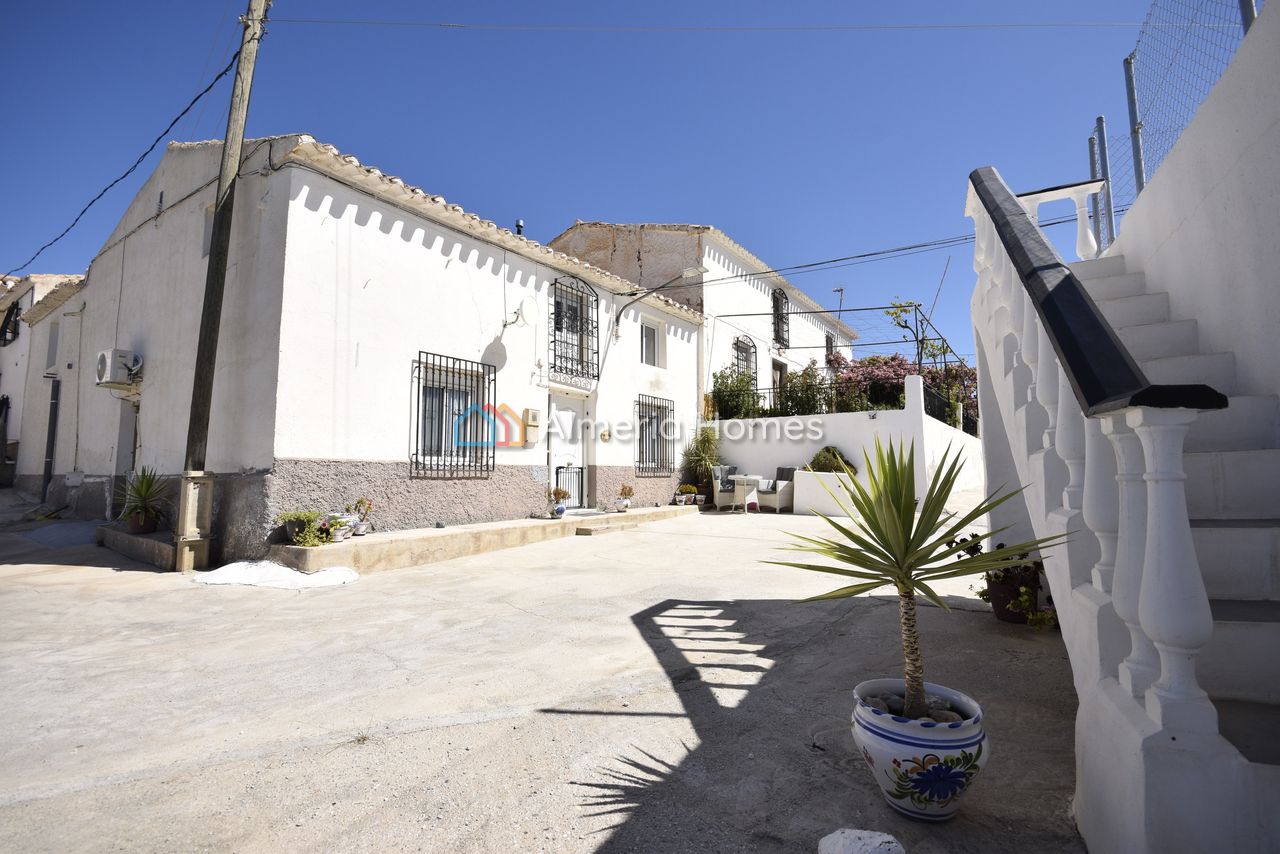 House in El Soriano - view 1