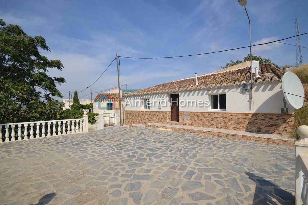 House in El Soriano - view 1