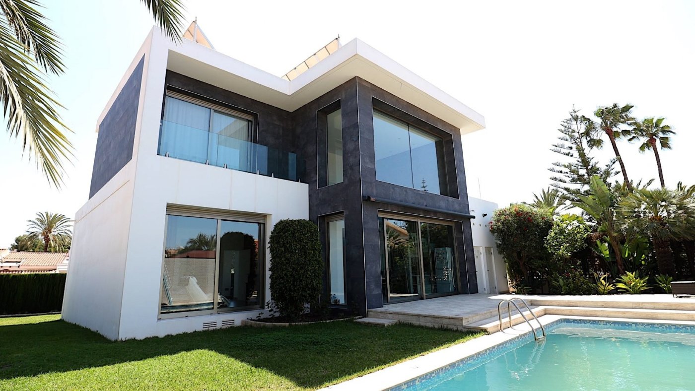 Villa in Alicante - view 1