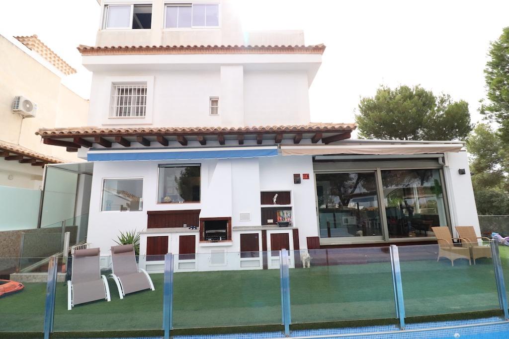 Villa in Villamartin - view 1