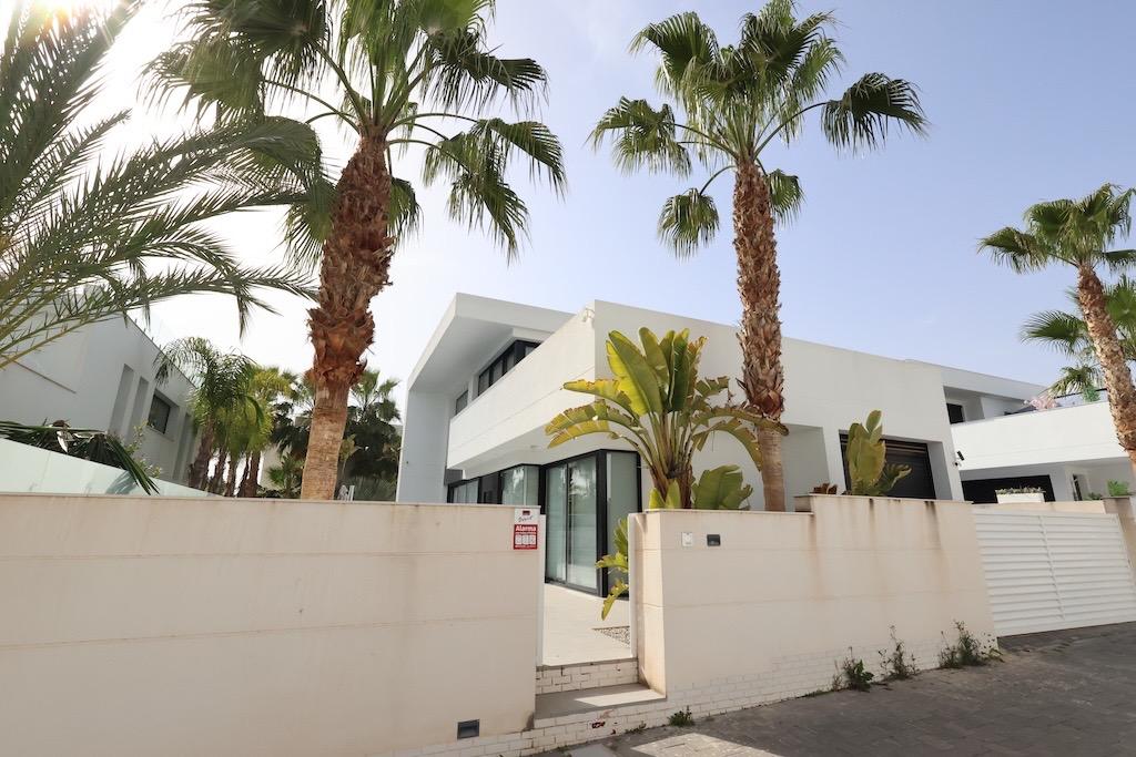 Villa in Alicante - view 1