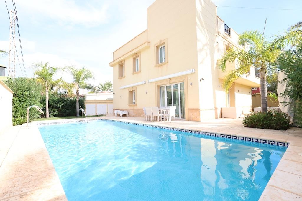 House in Cabo Roig - view 1