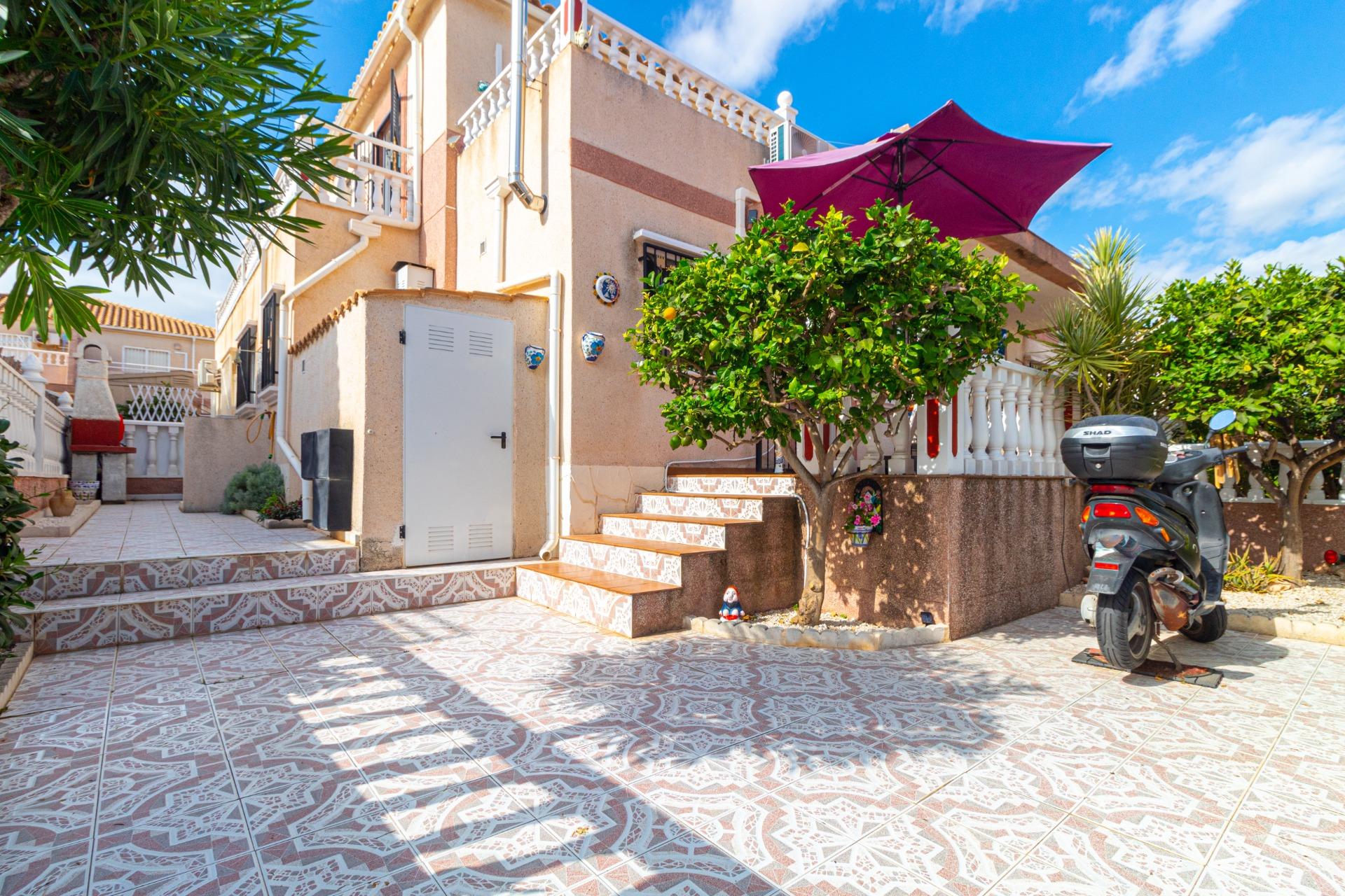 Villa in La Zenia - view 1