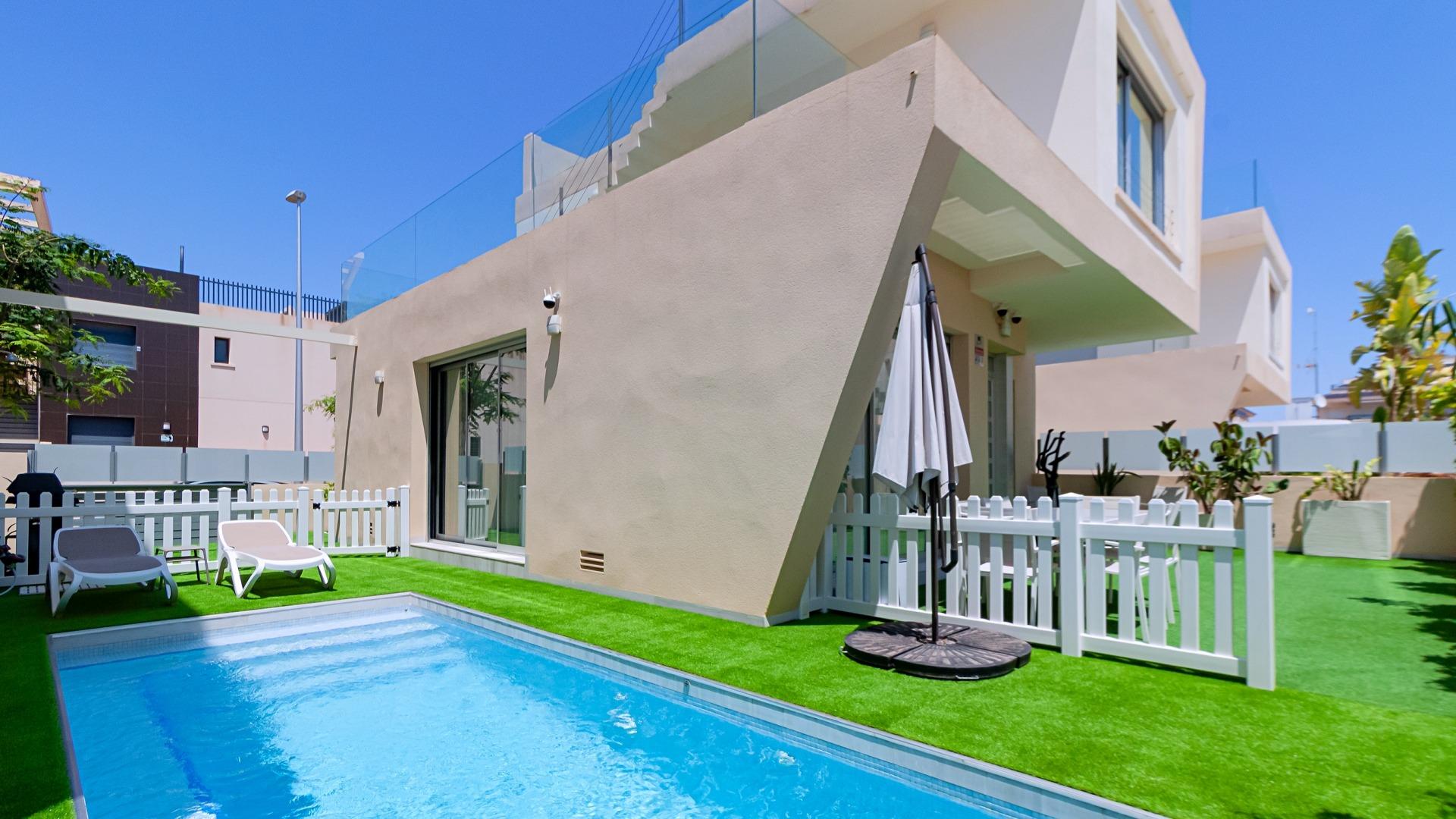 Villa in Torre de la Horadada - view 1