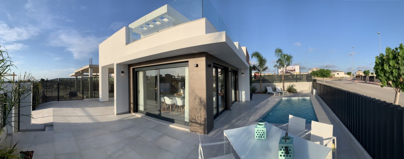 Villa in Alicante - view 1