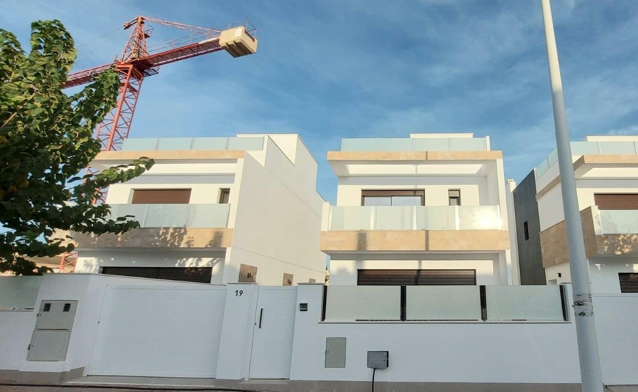 Villa in Santa Cruz - view 1