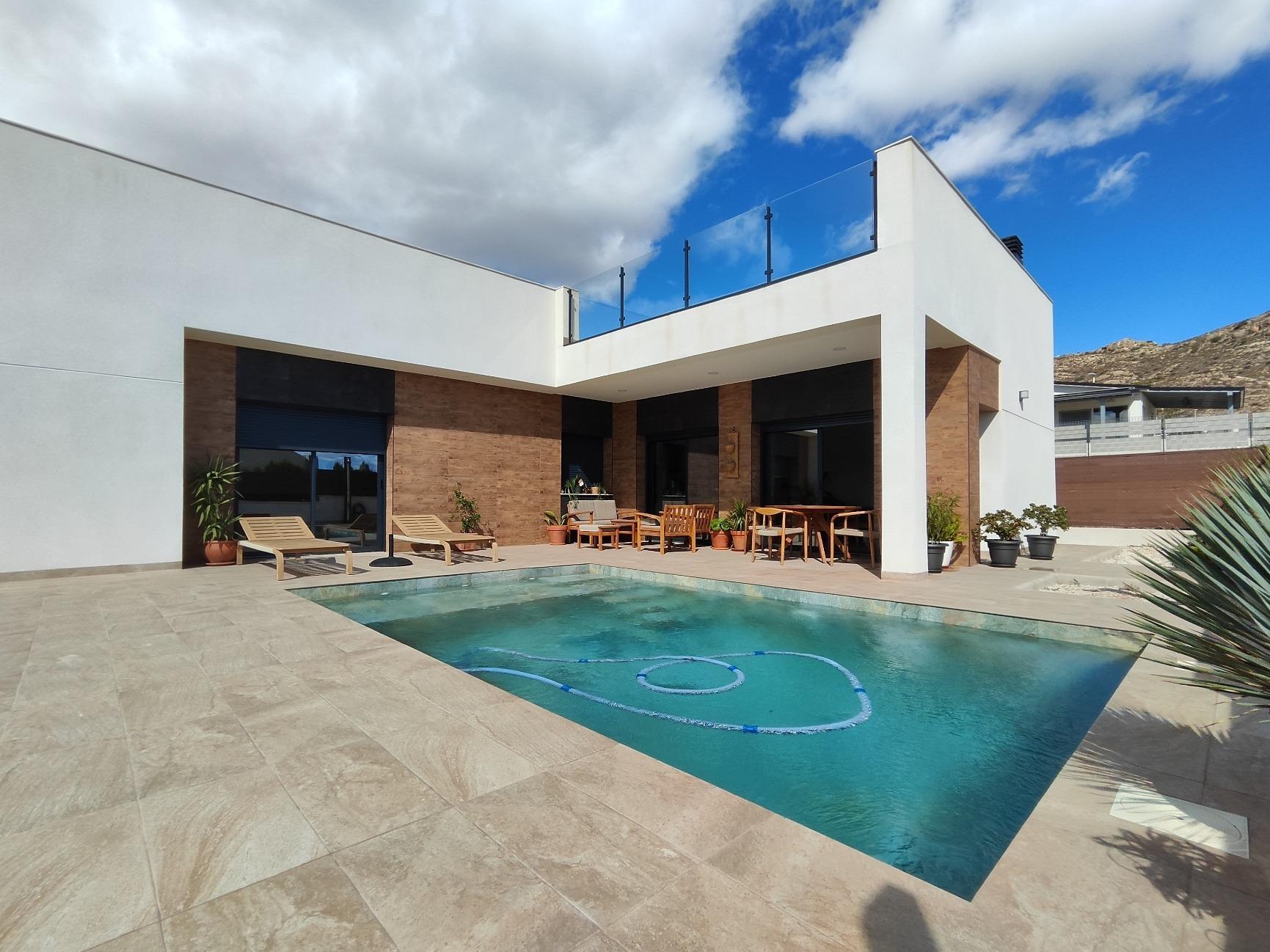 Villa in Lel - view 1