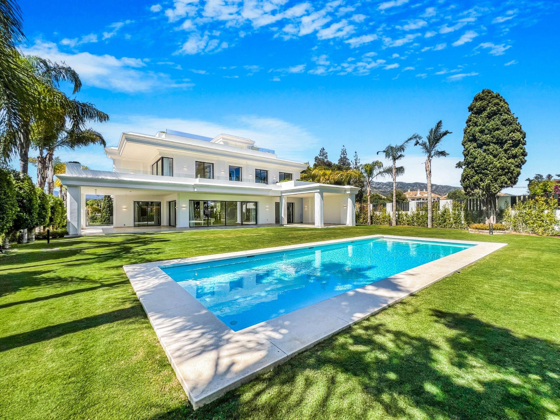 Villa in Marbella Del Este - view 1