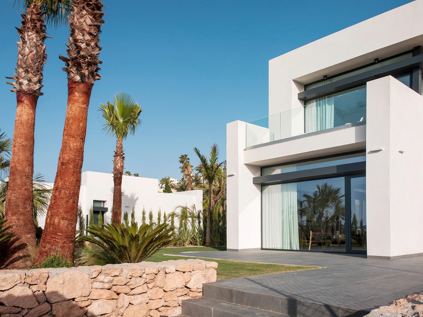 Villa in Santa Cruz - view 1