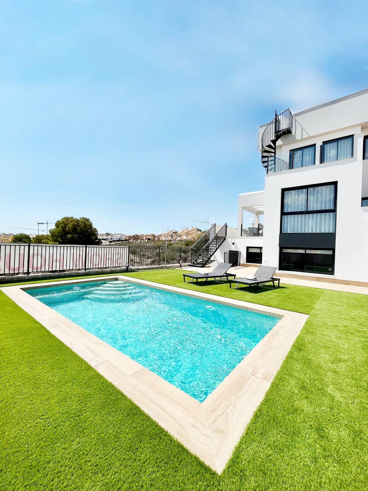 Villa in Alicante - view 1