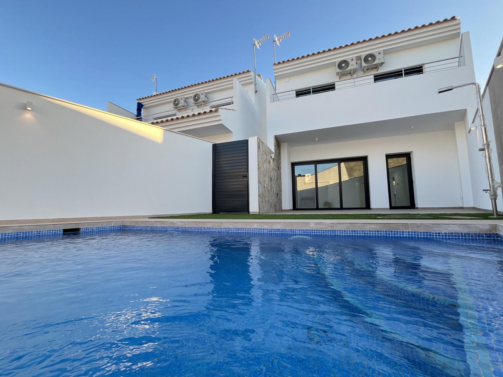 Villa in Santa Cruz - view 1