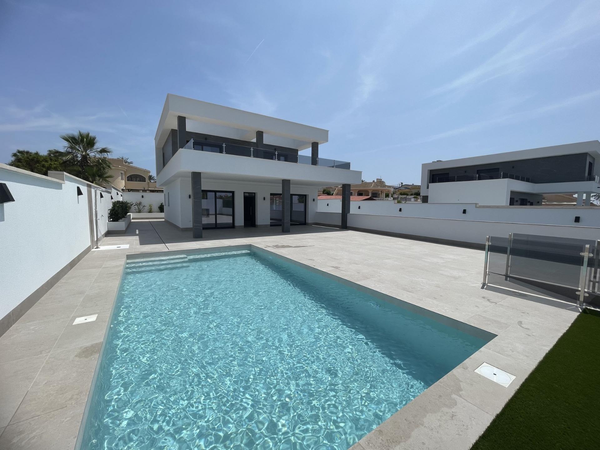 Villa in Alicante - view 1