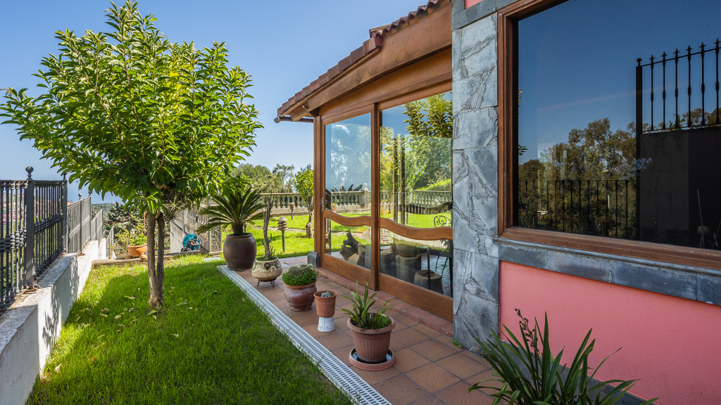 House in La Atalaya - view 1