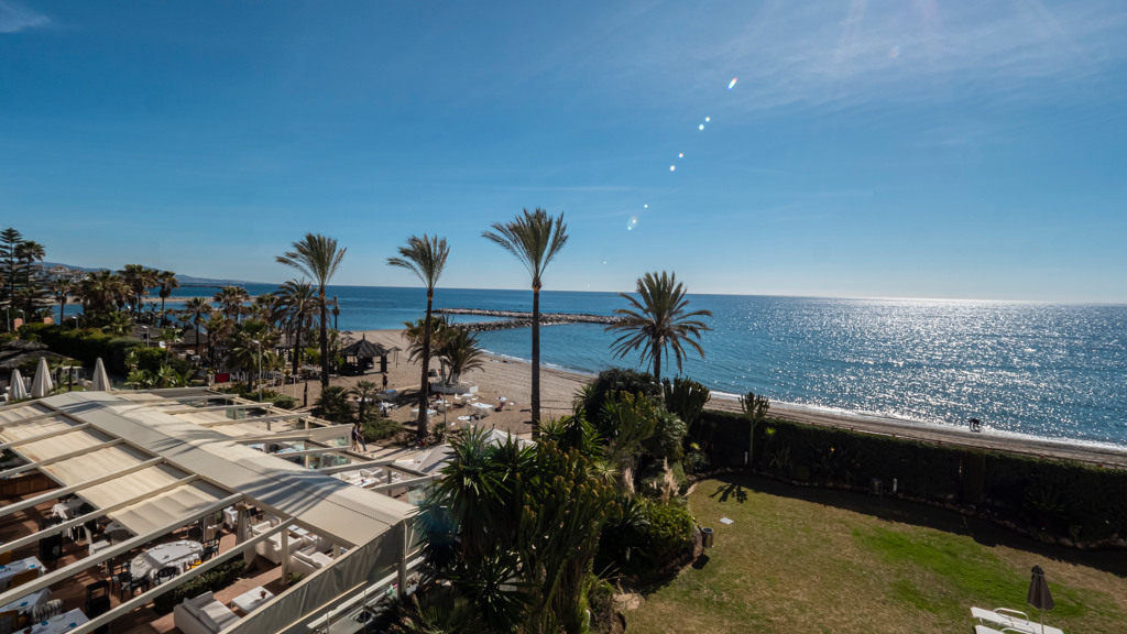 House in Marbella Del Este - view 1