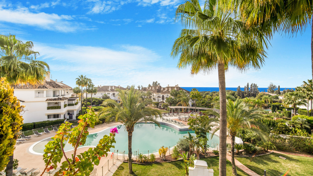 House in Marbella Del Este - view 1