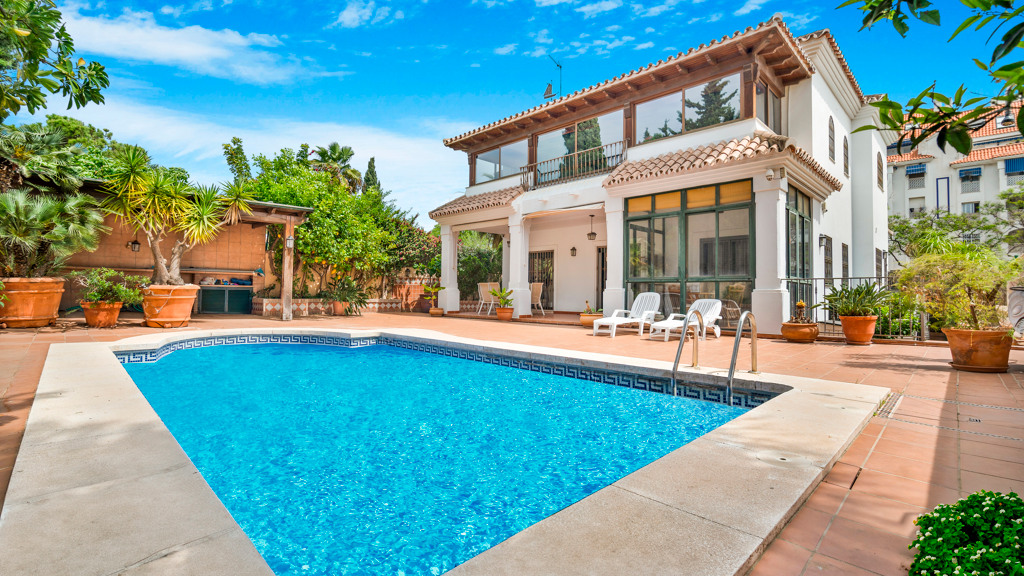 House in San Pedro de Alcantara - view 1