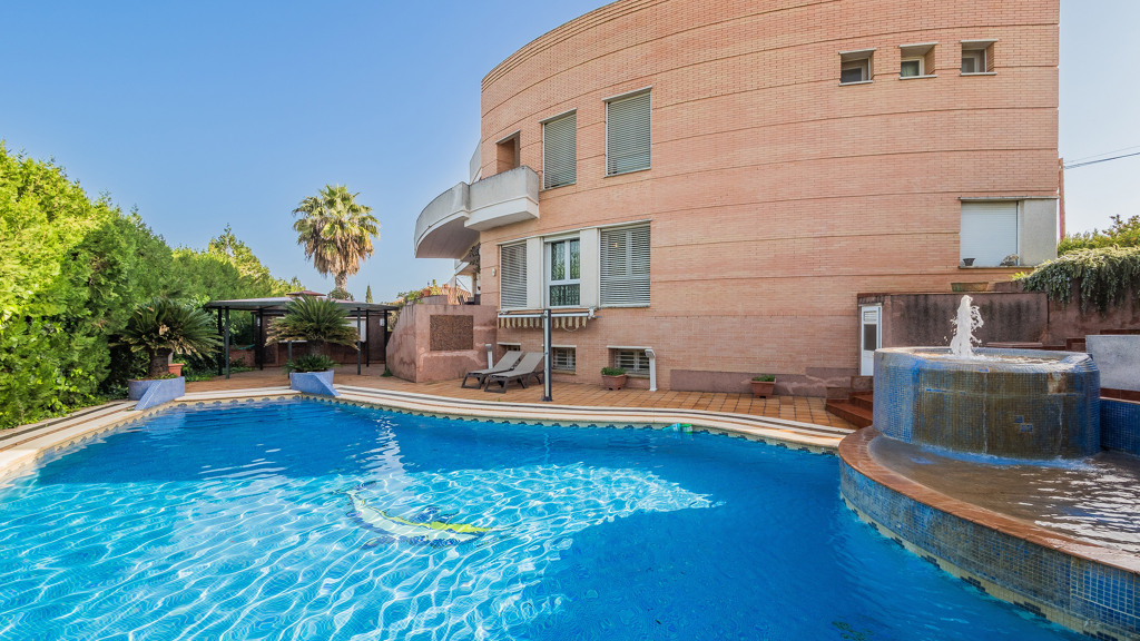 House in Dos Hermanas - view 1
