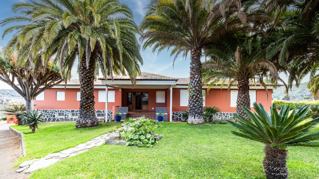 House in Las Palmas de Gran Canaria - view 1