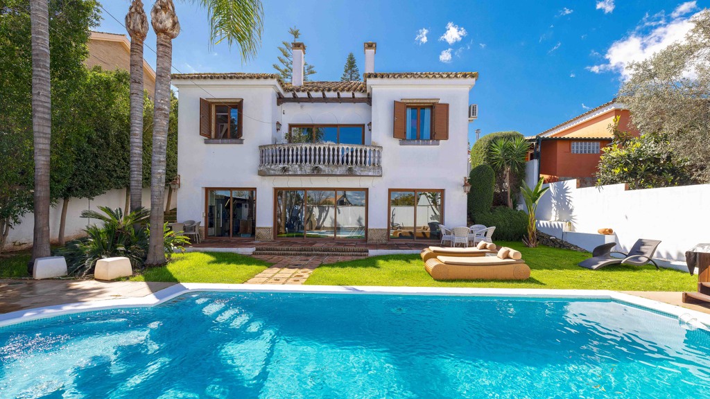 House in Dos Hermanas - view 1