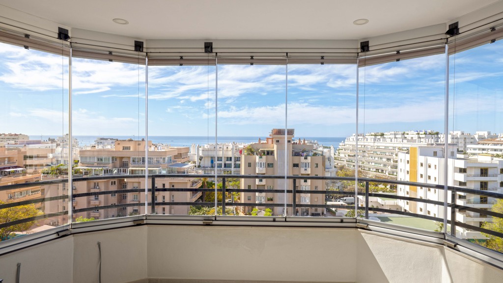 House in Marbella Del Este - view 1