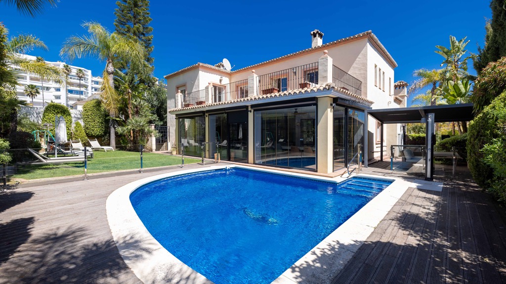 House in Marbella Del Este - view 1