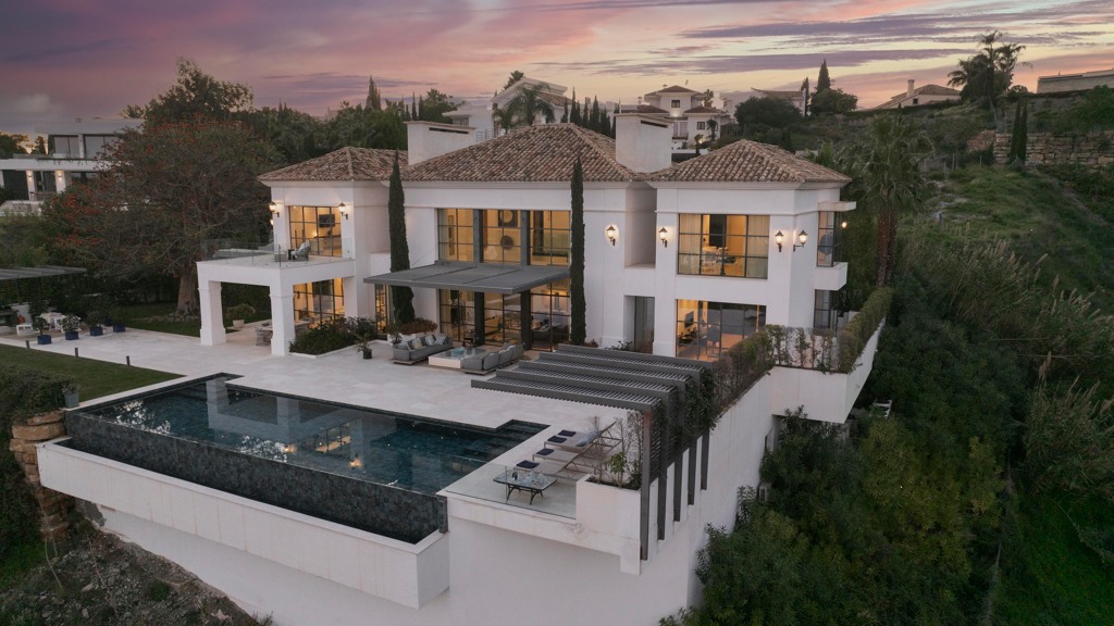 House in Estepona - view 1