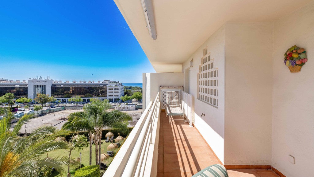 House in Marbella Del Este - view 1