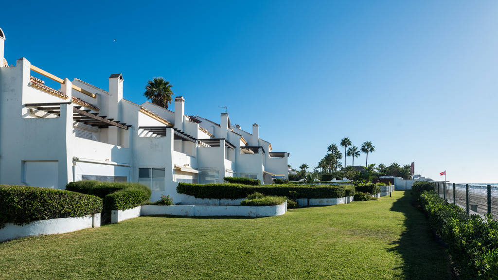 House in Marbella Del Este - view 1