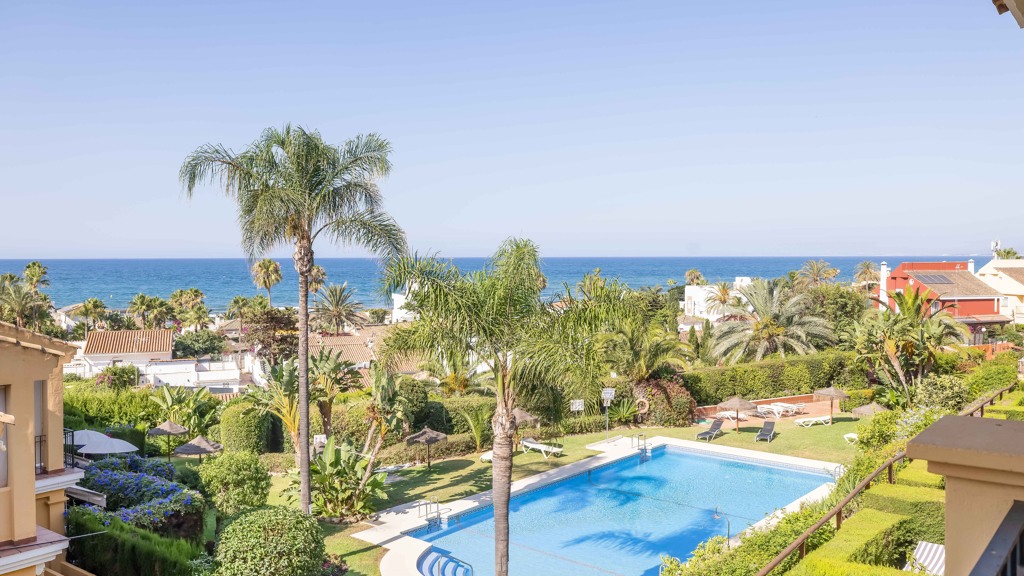 House in Marbella Del Este - view 1