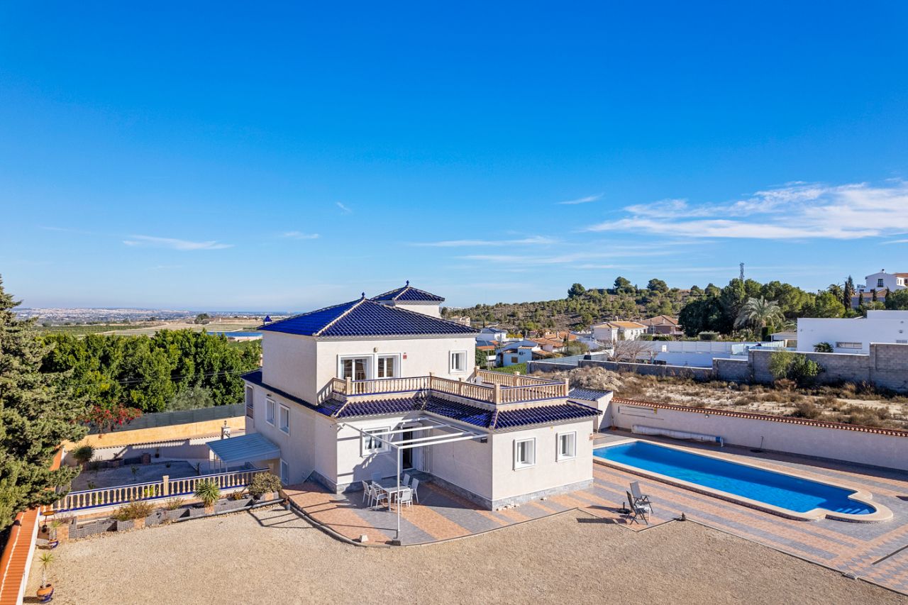 House in Alicante - view 1