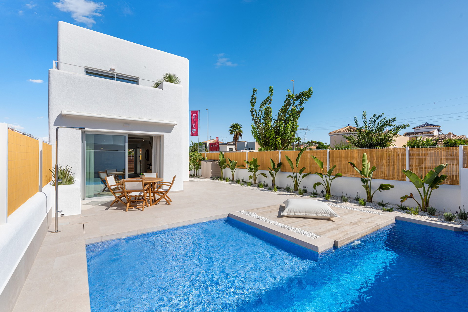 Villa in Santa Cruz - view 1