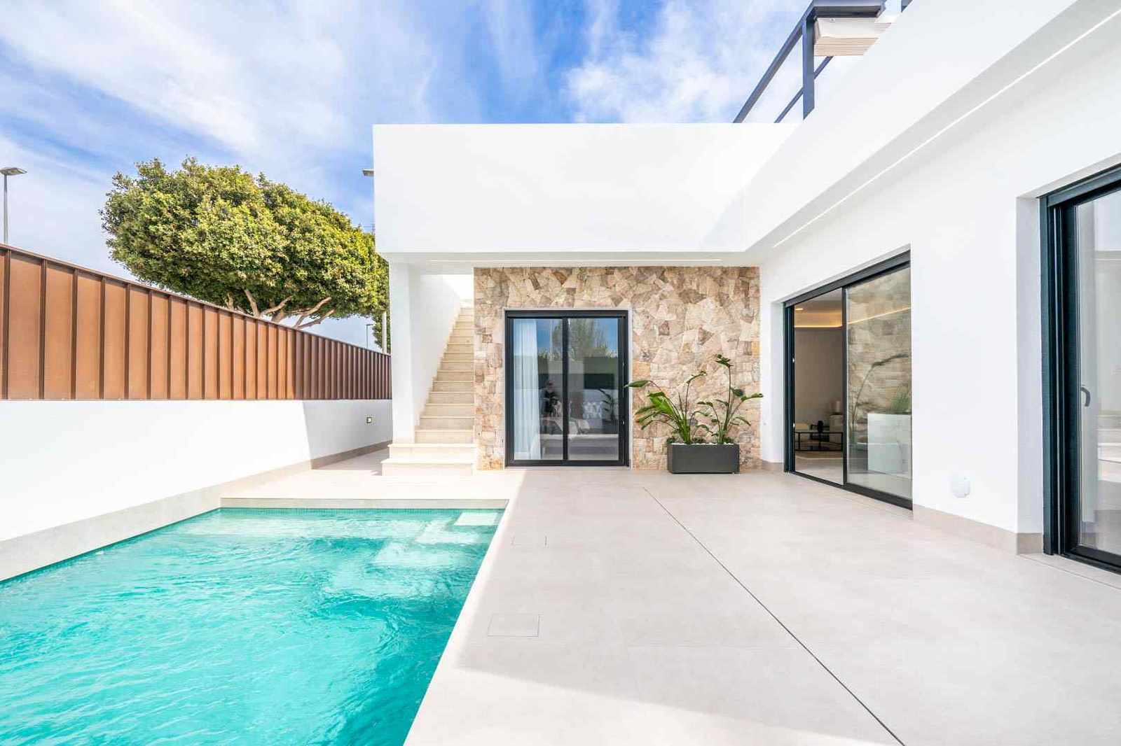 Villa in Roldan - view 1