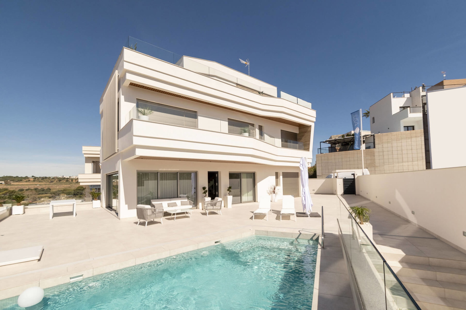 Villa in Alicante - view 1