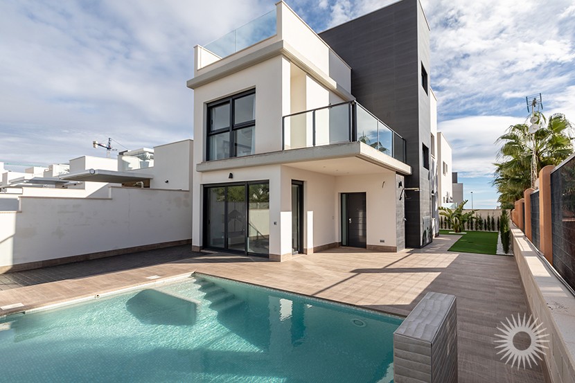 Villa in Alicante - view 1