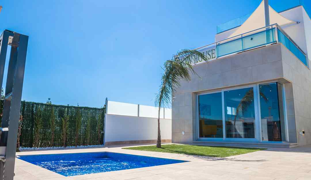 Villa in Santa Cruz - view 1
