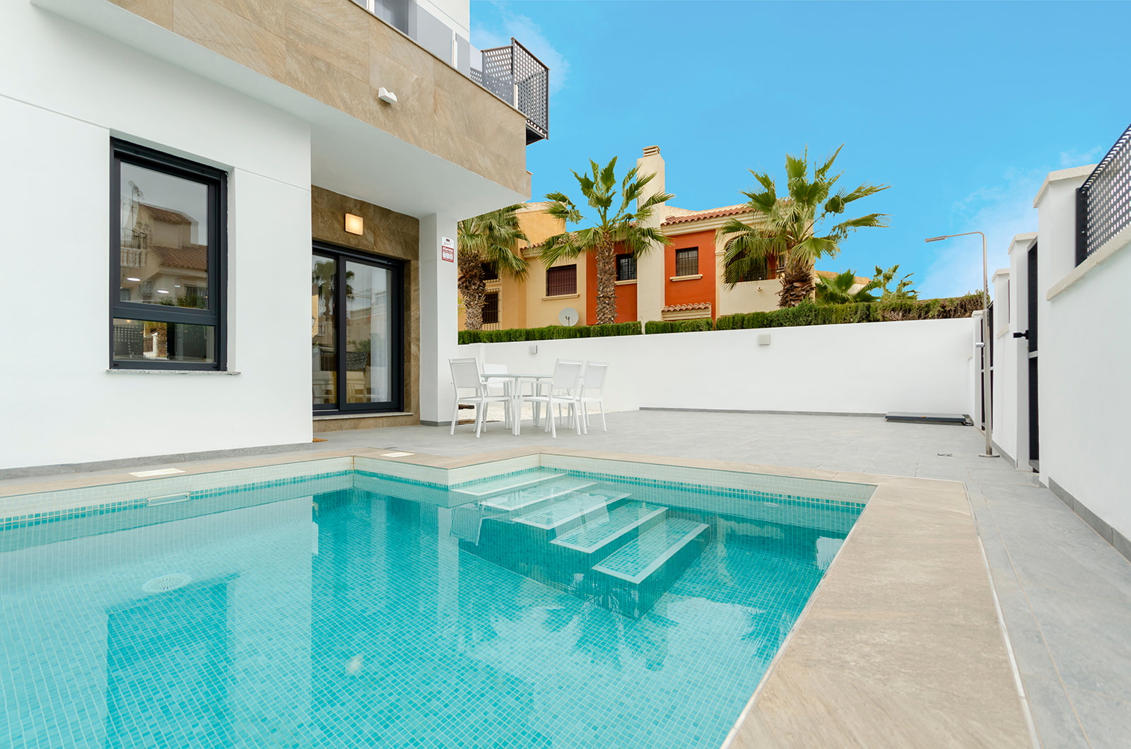 Villa in Alicante - view 1