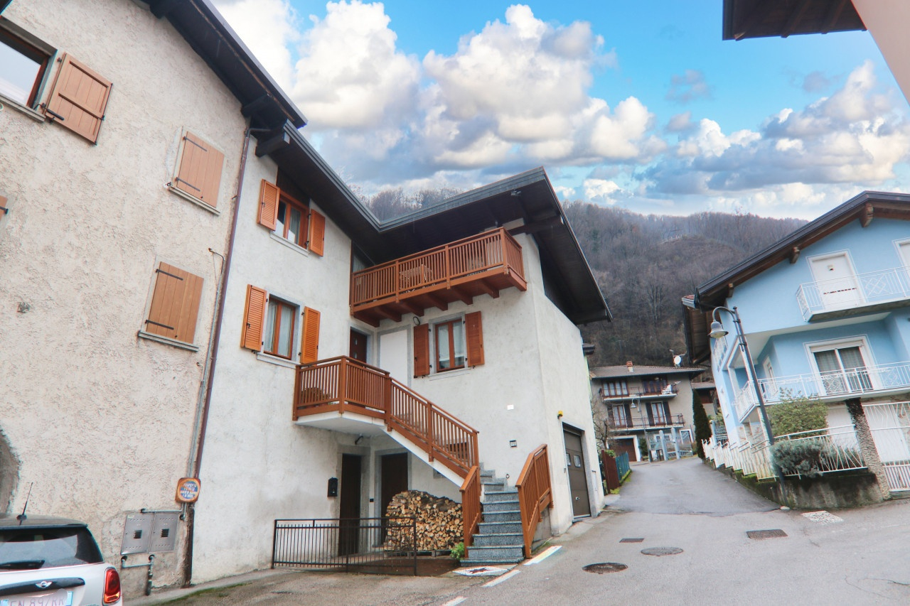 House in Lodrone-Darzo - view 1