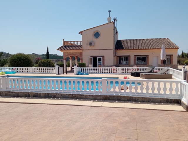 Villa in Valencia - view 1