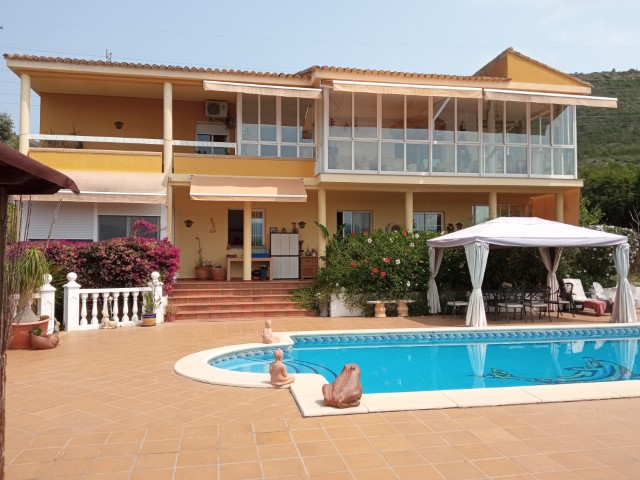 Villa in Valencia - view 1