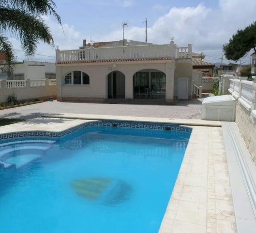 Villa in Valencia - view 1