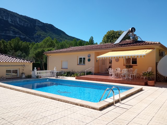 Villa in La Drova - view 1