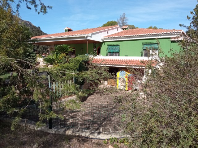 Villa in La Drova - view 1