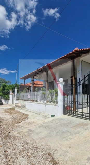 House in Agioi Theodoroi - view 1