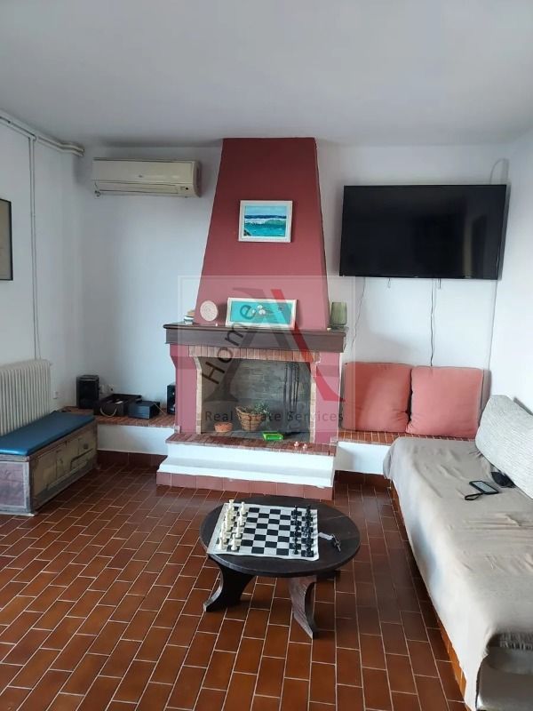 Apartment in Saronida - view 1