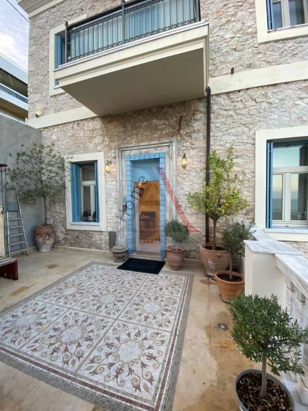 Villa in Piraeus Center - view 1