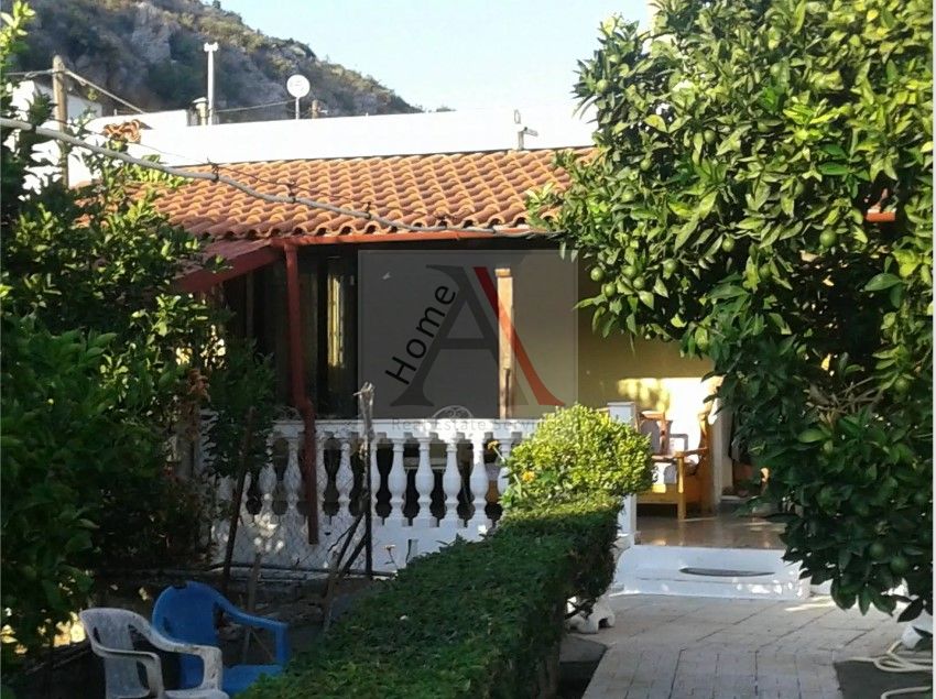 House in Milies - view 1